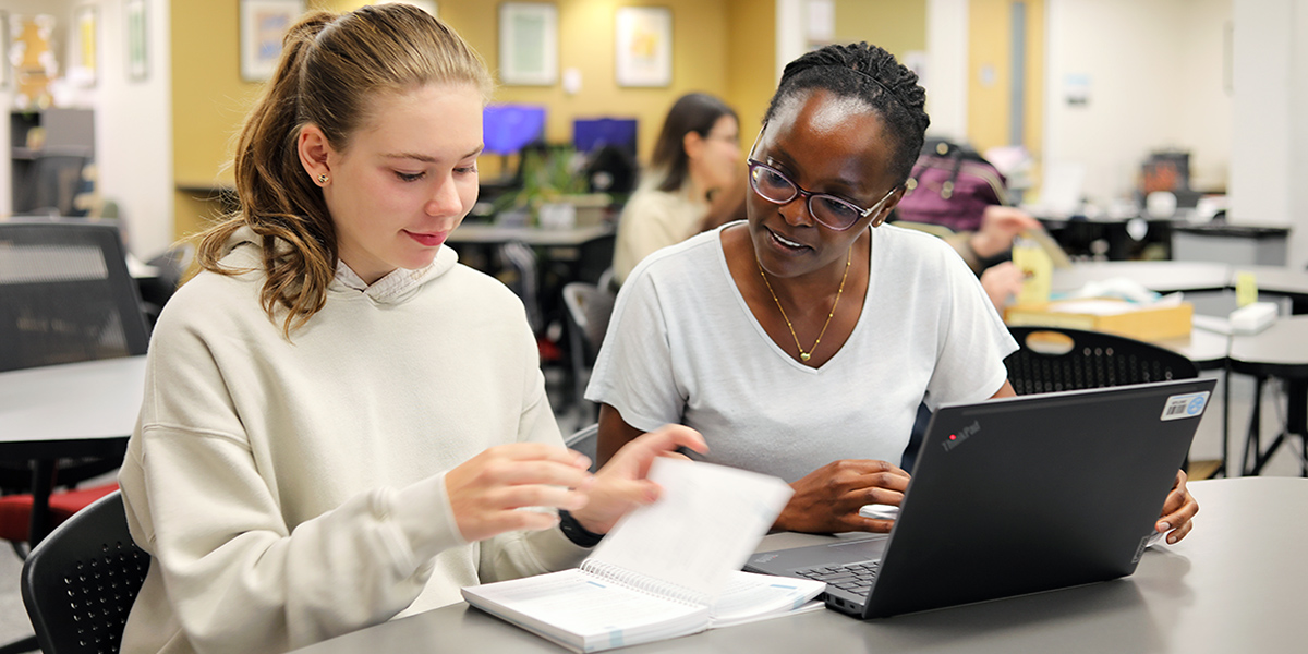 student mentoring a new student
